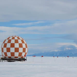 dome_with_mt._discovery_and_lenticular_clouds.jpg