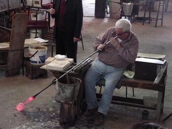 dsc00282.jpga_worker_mouth-blowing_glass_to_prepare_a_flower_vasewww.amitgoel.com_venice_image21.jpg dsc00282.jpga_worker_mouth-blowing_glass_to_prepare_a_flower_vasewww.amitgoel.com_venice_image21.jpg