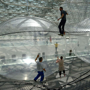 tomas-saraceno-in-orbit-designboom-04.jpg