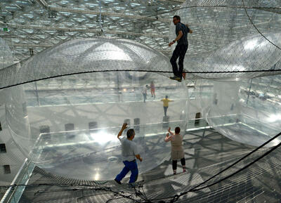 tomas-saraceno-in-orbit-designboom-04.jpg